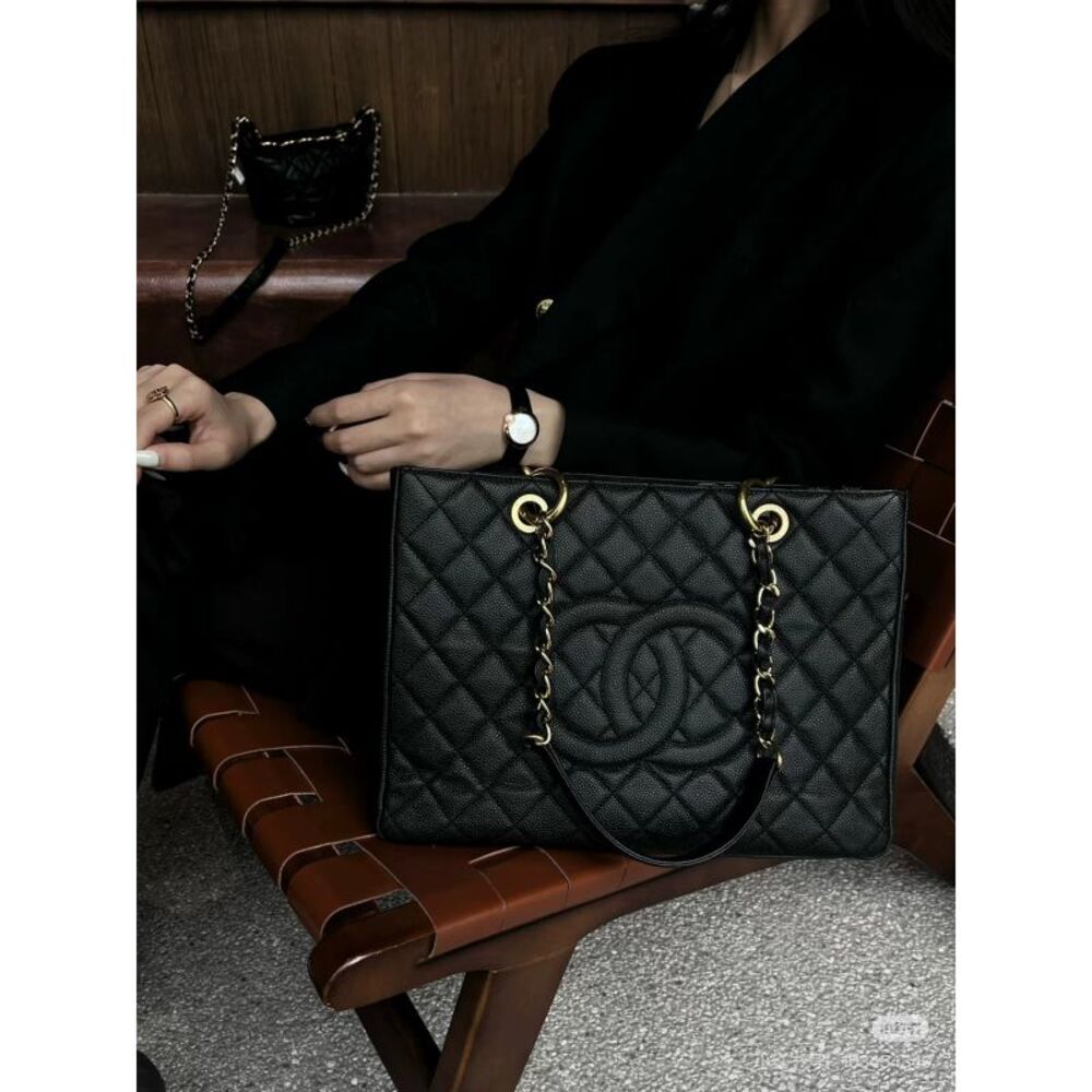 Chanel Women Pre-Loved Bag Very Good Condition - Picture 9 of 9
